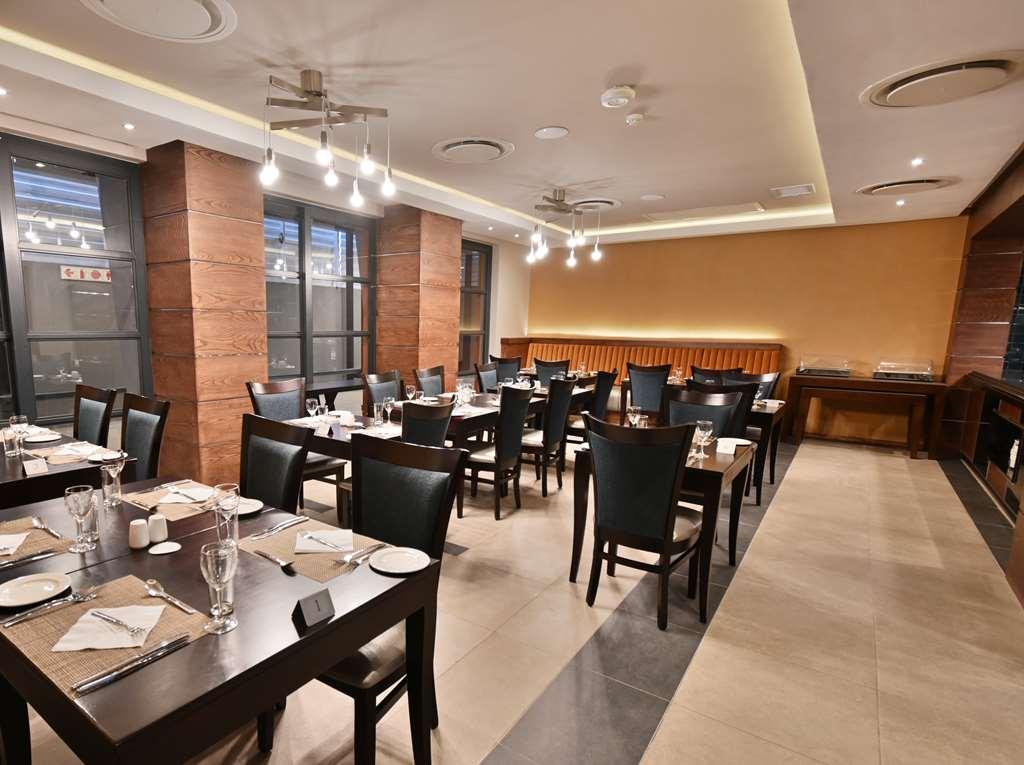 Premier Splendid Inn Bloemfontein Restaurant photo